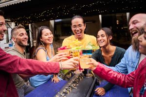 hire professional bartenders for palm springs events